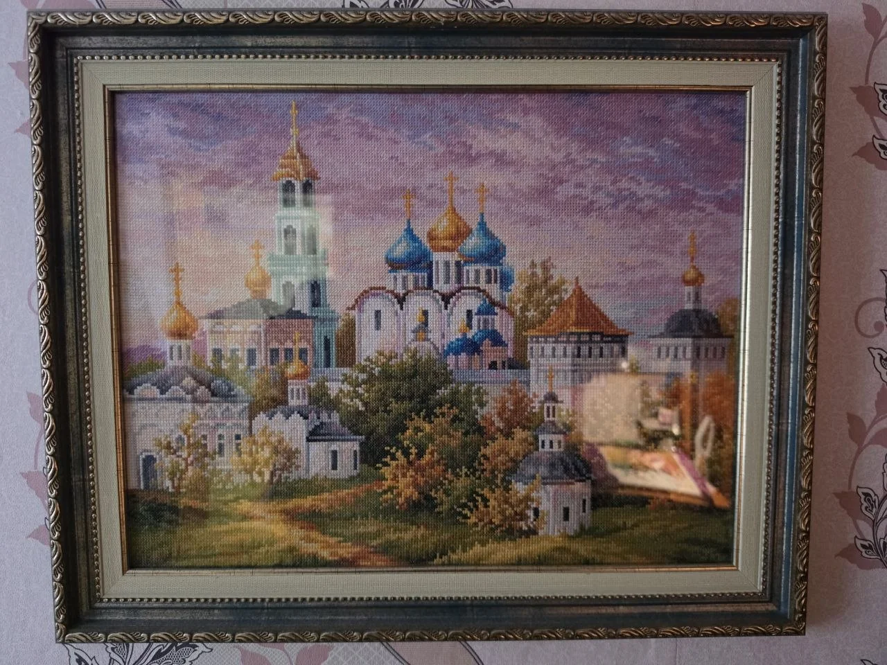 Город золотых куполов — Городские башни и храмы в вечернем свете.